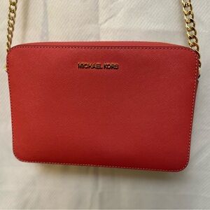 🆕. Michael Kors Jet Set Cherry Crossbody Bag with chain shoulder strap.